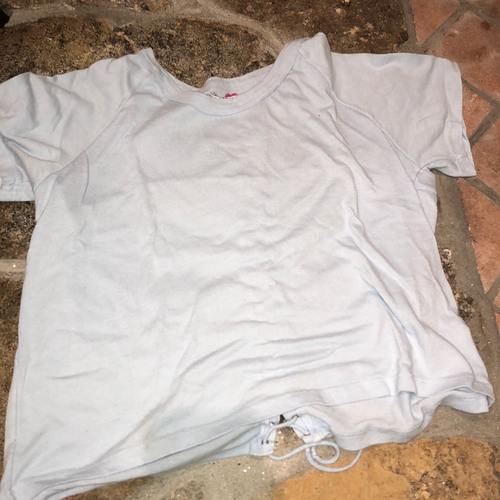 Tee wit laced string in back